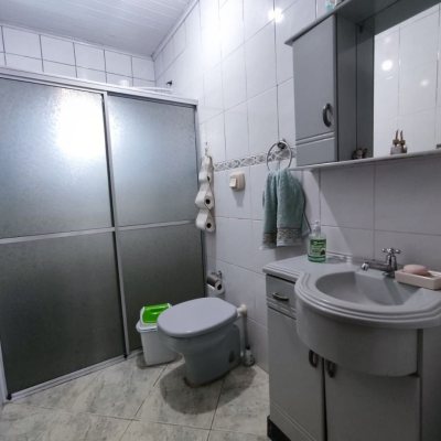 Casa Residencial/Comercial com 563m², 2 garagens, no bairro Ingleses do Rio Vermelho em Florianópolis