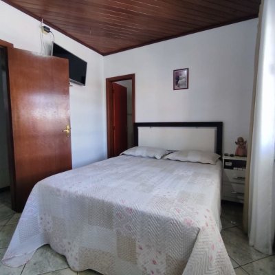 Casa Residencial/Comercial com 563m², 2 garagens, no bairro Ingleses do Rio Vermelho em Florianópolis