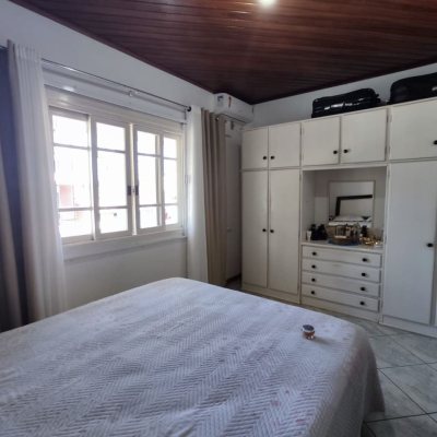 Casa Residencial/Comercial com 563m², 2 garagens, no bairro Ingleses do Rio Vermelho em Florianópolis