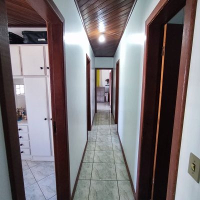 Casa Residencial/Comercial com 563m², 2 garagens, no bairro Ingleses do Rio Vermelho em Florianópolis
