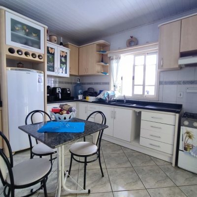 Casa Residencial/Comercial com 563m², 2 garagens, no bairro Ingleses do Rio Vermelho em Florianópolis