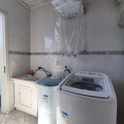 Casa Residencial/Comercial com 563m², 2 garagens, no bairro Ingleses do Rio Vermelho em Florianópolis