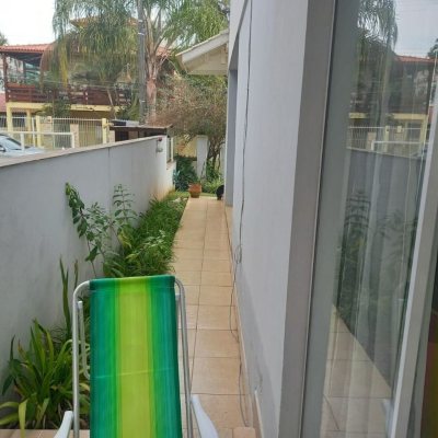 Sobrado Residencial com 150m², 4 quartos, 2 suítes, 2 garagens, no bairro Canasvieiras em Florianópolis