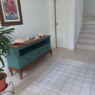 Sobrado Residencial com 150m², 4 quartos, 2 suítes, 2 garagens, no bairro Canasvieiras em Florianópolis