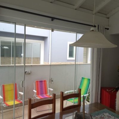 Sobrado Residencial com 150m², 4 quartos, 2 suítes, 2 garagens, no bairro Canasvieiras em Florianópolis