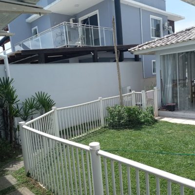 Sobrado Residencial com 150m², 4 quartos, 2 suítes, 2 garagens, no bairro Canasvieiras em Florianópolis