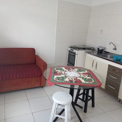 Sobrado Residencial com 150m², 4 quartos, 2 suítes, 2 garagens, no bairro Canasvieiras em Florianópolis