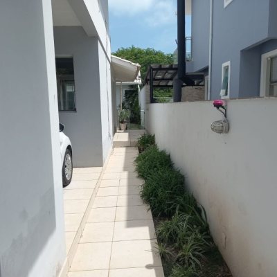 Sobrado Residencial com 150m², 4 quartos, 2 suítes, 2 garagens, no bairro Canasvieiras em Florianópolis