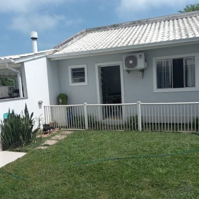 Sobrado Residencial com 150m², 4 quartos, 2 suítes, 2 garagens, no bairro Canasvieiras em Florianópolis