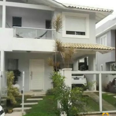 Sobrado Residencial com 150m², 4 quartos, 2 suítes, 2 garagens, no bairro Canasvieiras em Florianópolis