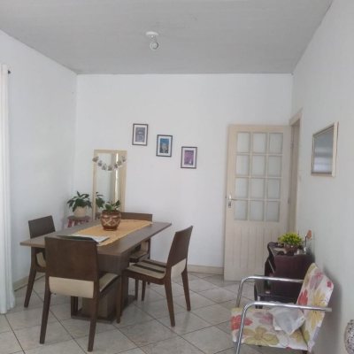 Casa Residencial com 204m², 4 quartos, 4 garagens, no bairro Canasvieiras em Florianópolis