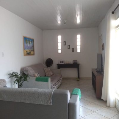 Casa Residencial com 204m², 4 quartos, 4 garagens, no bairro Canasvieiras em Florianópolis