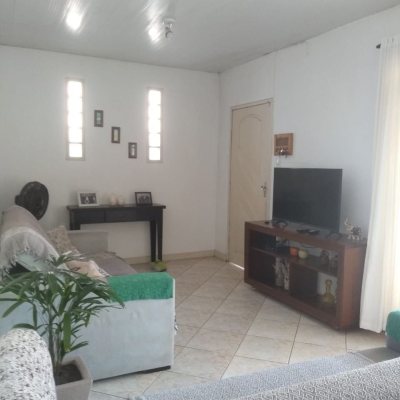 Casa Residencial com 204m², 4 quartos, 4 garagens, no bairro Canasvieiras em Florianópolis