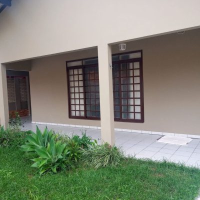 Casa Residencial com 204m², 4 quartos, 4 garagens, no bairro Canasvieiras em Florianópolis