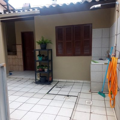 Casa Residencial com 204m², 4 quartos, 4 garagens, no bairro Canasvieiras em Florianópolis