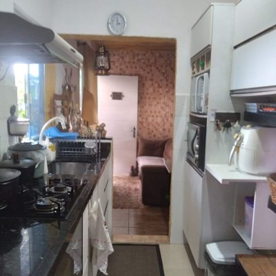 Casa Residencial com 100m², 2 quartos, 1 garagem, no bairro São João Do Rio Vermelho em Florianópolis