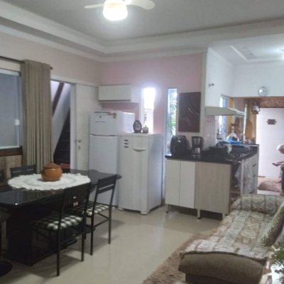 Casa Residencial com 100m², 2 quartos, 1 garagem, no bairro São João Do Rio Vermelho em Florianópolis