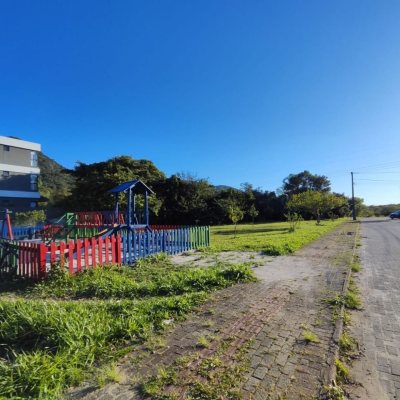 Casa Residencial com 97m², 2 quartos, 2 suítes, 10 garagens, no bairro Ribeirão da Ilha em Florianópolis