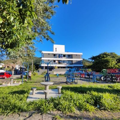 Casa Residencial com 97m², 2 quartos, 2 suítes, 10 garagens, no bairro Ribeirão da Ilha em Florianópolis