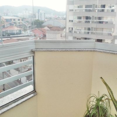 Apartamentos com 92m², 3 quartos, 1 suíte, 1 garagem, no bairro Barreiros em São José