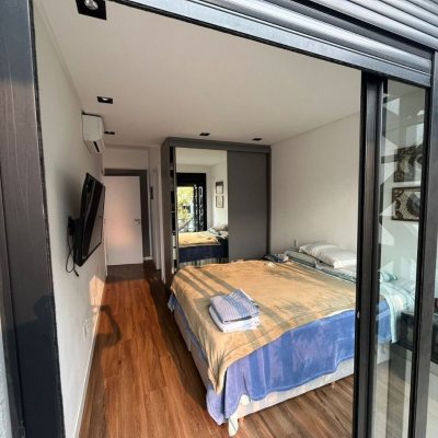 Casa Residencial com 175m², 3 quartos, 1 suíte, 2 garagens, no bairro Campeche em Florianópolis