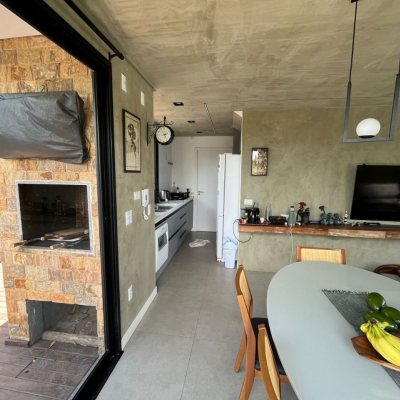 Casa Residencial com 175m², 3 quartos, 1 suíte, 2 garagens, no bairro Campeche em Florianópolis