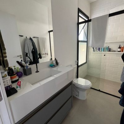 Casa Residencial com 175m², 3 quartos, 1 suíte, 2 garagens, no bairro Campeche em Florianópolis