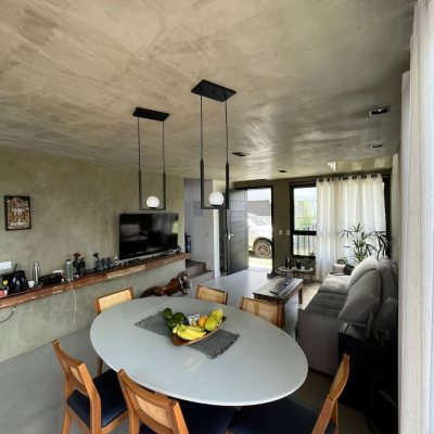 Casa Residencial com 175m², 3 quartos, 1 suíte, 2 garagens, no bairro Campeche em Florianópolis