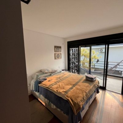 Casa Residencial com 175m², 3 quartos, 1 suíte, 2 garagens, no bairro Campeche em Florianópolis