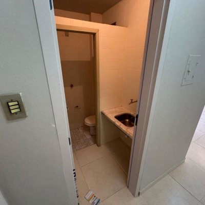 Sala com 59m², no bairro Centro em Florianópolis
