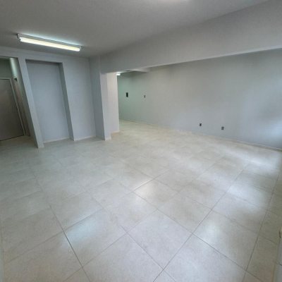 Sala com 59m², no bairro Centro em Florianópolis