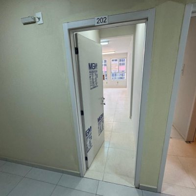 Sala com 59m², no bairro Centro em Florianópolis