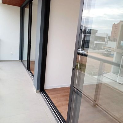 Casa em Condomínio com 216m², 3 quartos, 1 suíte, 2 garagens, no bairro Beira Rio em Biguaçu