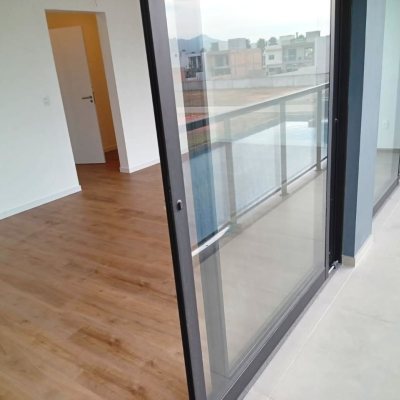 Casa em Condomínio com 216m², 3 quartos, 1 suíte, 2 garagens, no bairro Beira Rio em Biguaçu