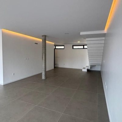 Casa em Condomínio com 216m², 3 quartos, 1 suíte, 2 garagens, no bairro Beira Rio em Biguaçu