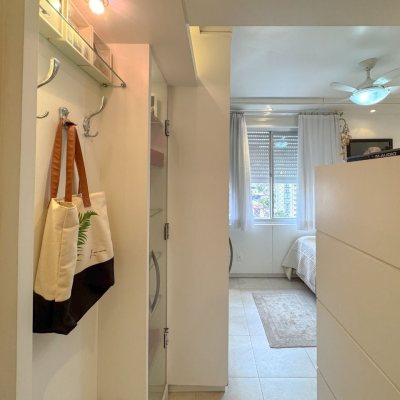 Apartamentos com 211m², 4 quartos (sendo 3 suítes), 2 garagens, no bairro Centro em Florianópolis