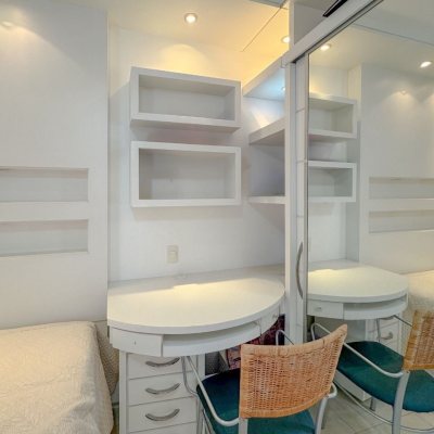 Apartamentos com 211m², 4 quartos (sendo 3 suítes), 2 garagens, no bairro Centro em Florianópolis