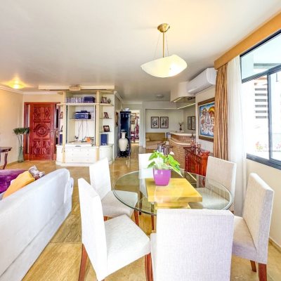 Apartamentos com 211m², 4 quartos (sendo 3 suítes), 2 garagens, no bairro Centro em Florianópolis