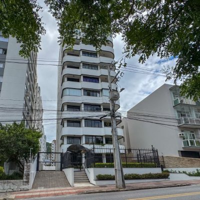 Apartamentos com 211m², 4 quartos (sendo 3 suítes), 2 garagens, no bairro Centro em Florianópolis
