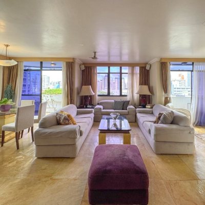 Apartamentos com 211m², 4 quartos (sendo 3 suítes), 2 garagens, no bairro Centro em Florianópolis