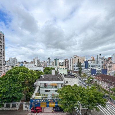 Apartamentos com 211m², 4 quartos (sendo 3 suítes), 2 garagens, no bairro Centro em Florianópolis