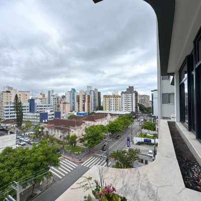 Apartamentos com 211m², 4 quartos (sendo 3 suítes), 2 garagens, no bairro Centro em Florianópolis
