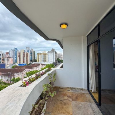 Apartamentos com 211m², 4 quartos (sendo 3 suítes), 2 garagens, no bairro Centro em Florianópolis