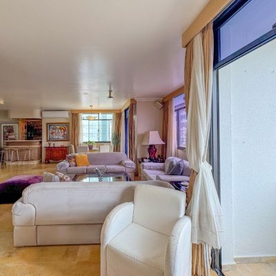 Apartamentos com 211m², 4 quartos (sendo 3 suítes), 2 garagens, no bairro Centro em Florianópolis