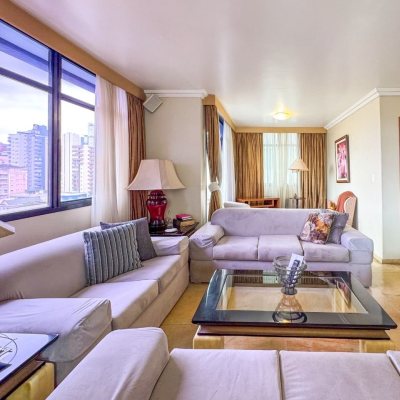 Apartamentos com 211m², 4 quartos (sendo 3 suítes), 2 garagens, no bairro Centro em Florianópolis