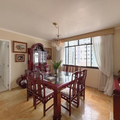 Apartamentos com 211m², 4 quartos (sendo 3 suítes), 2 garagens, no bairro Centro em Florianópolis