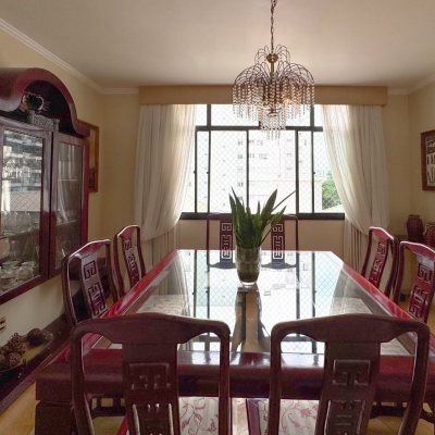 Apartamentos com 211m², 4 quartos (sendo 3 suítes), 2 garagens, no bairro Centro em Florianópolis