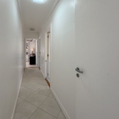 Apartamentos com 211m², 4 quartos (sendo 3 suítes), 2 garagens, no bairro Centro em Florianópolis