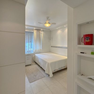 Apartamentos com 211m², 4 quartos (sendo 3 suítes), 2 garagens, no bairro Centro em Florianópolis