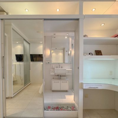 Apartamentos com 211m², 4 quartos (sendo 3 suítes), 2 garagens, no bairro Centro em Florianópolis